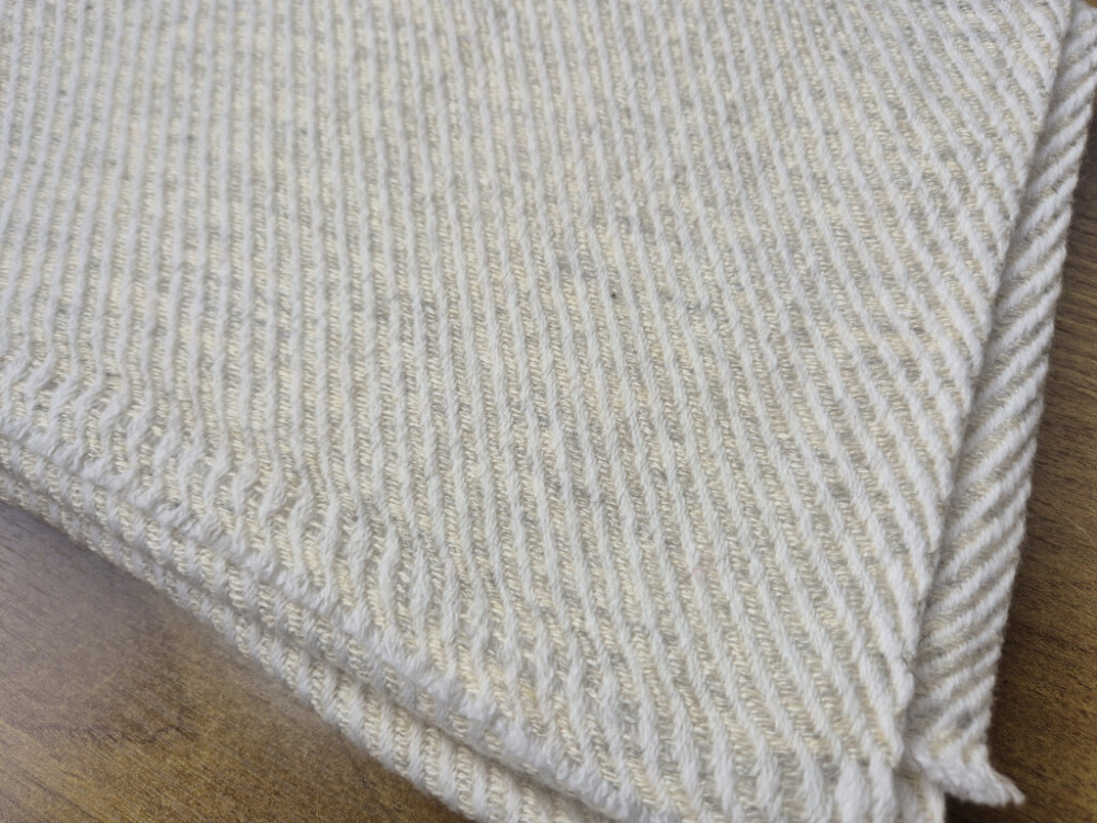 Zart flauschiger Kaschmir-Stola in Creme & Sand | handgefertigt von LWH | 65×204 cm